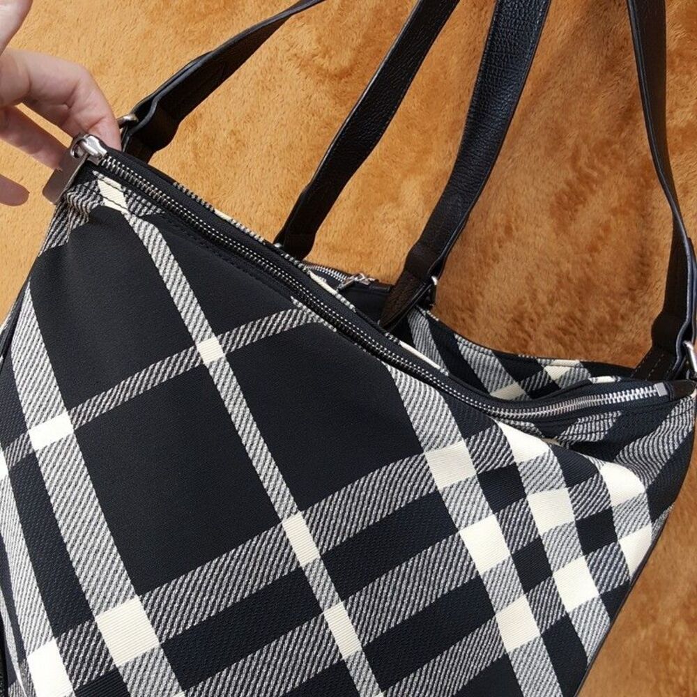 BURBERRY Field Large Check Tote Bag Black Cream Canvas Leather Trim $2290 - Picture 4 of 14